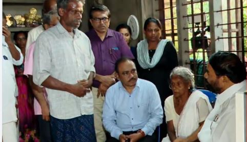 മന്ത്രി വി എൻ വാസവൻ ബിന്ദുവിന്റെ വീട്ടിലെത്തി; ധനസഹായമായി 50000 രൂപയും കൈമാറി