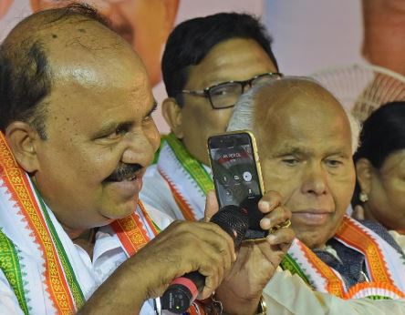 അഴിമതി കേസിൽ ഐ എ എൻ ടി യു സി നേതാവിനെ രക്ഷിക്കാൻ പിണറായി സർക്കാർ കോടതിയെ പോലും അനുസരിക്കാത്തത് എന്തുകൊണ്ട് ?